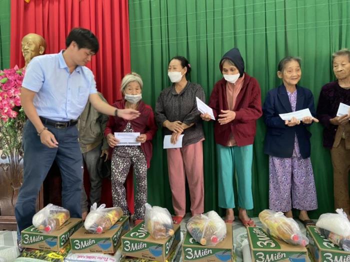 Hướng về miền Trung thân yêu - trao quà tại Giang Hải, Phú Lộc, TT Huế (21/10/2022)